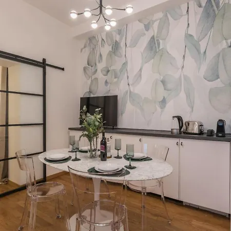 The Best Rent - Cozy Two-bedroom In Via Dei Condotti Apartment *